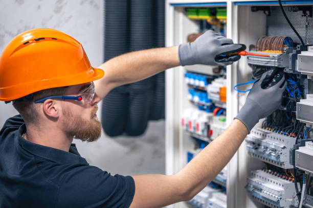 Best Emergency Electrical Repair  in Islandia, NY